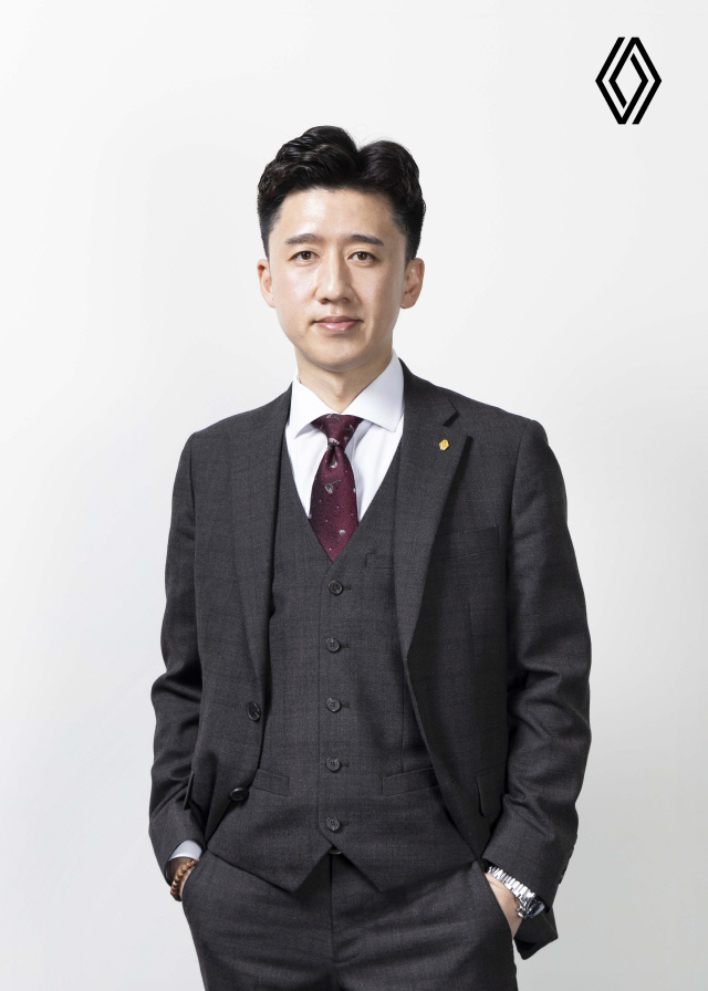 전사 판매왕 차지한 르노코리아 평택대리점 정의영 마스터. 르노코리아 제공